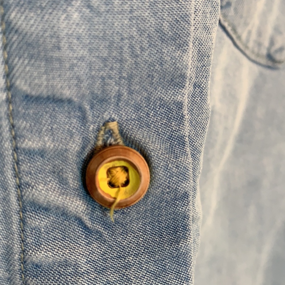DEMOCRACY | Women’s Chambray Lyocell Top - Picture 9 of 15
